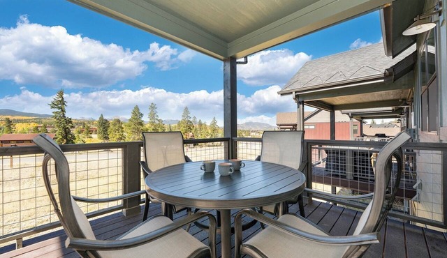 Colorado Mountain Rendezvous: Family Luxe Townhome w/Hot Tub + Winter Park Views