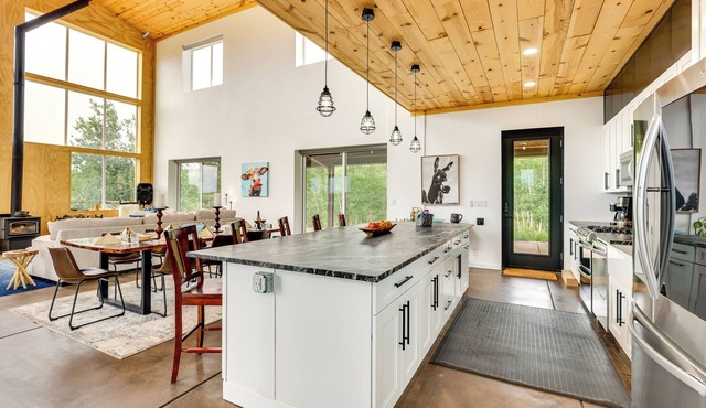 Colorado Retreat w/Gas Grill & Mountain Views!