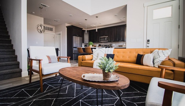 Comfortable 2BR condo w/garage – Ideal family stay