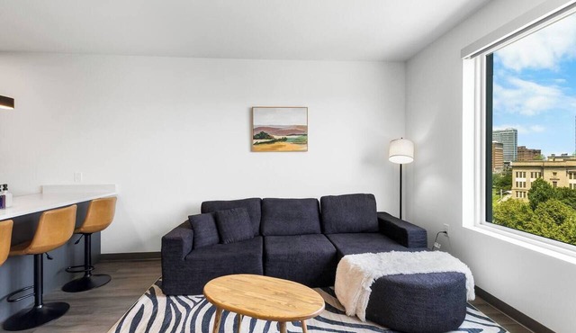 Comfy 1B1B w/Wi-Fi, Gym + Parking