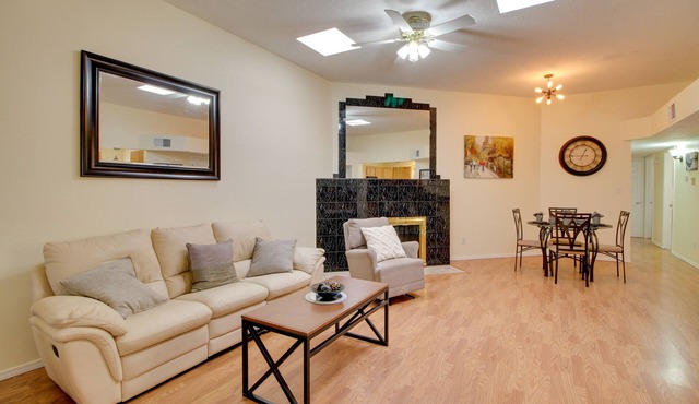 Comfy Albuquerque Townhome < 6 Mi to Downtown