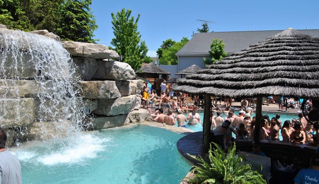Commodore Resort