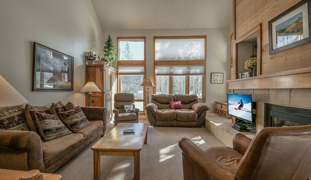 Condo w/Fireplace & Pool, On Shuttle Route