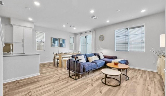 Contemporary · Chic Retreat · Home Away from Home!