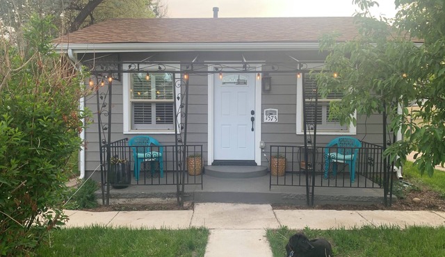 Cozy 1-bedroom house in pleasant Denver with AC for relaxing stays