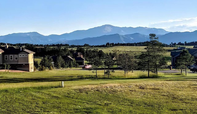 Cozy 1-bedroom apartment in beautiful Colorado Springs with AC
