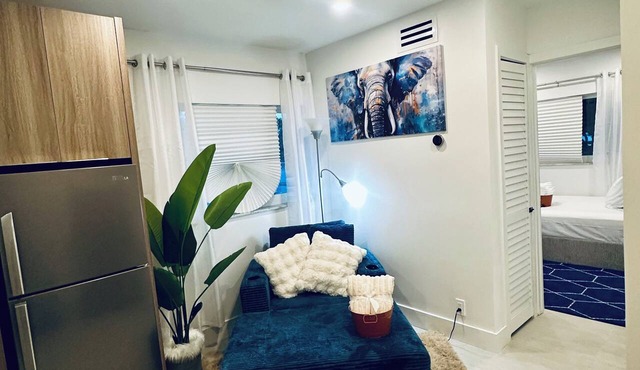 Cozy 1-bedroom apartment in adorable Fort Lauderdale with AC