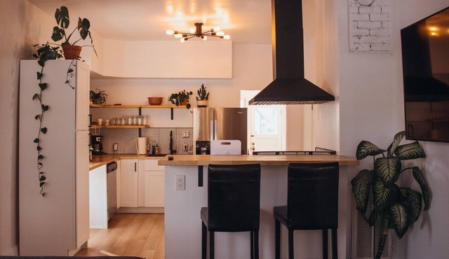 Cozy 2 bedroom HOME in Historic Old Town