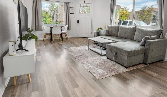 Cozy 2BR Near Stanley Marketplace Sleeps 6 Pet Friendly