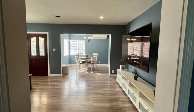 Cozy 3-Bed, 1.5-Bath Retreat – Perfect Spot for Your Next Family Vacation