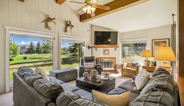 Cozy 3-Bedroom, 3 Bath Condominium Near Pagosa Lakes with Stunning Mountain Views