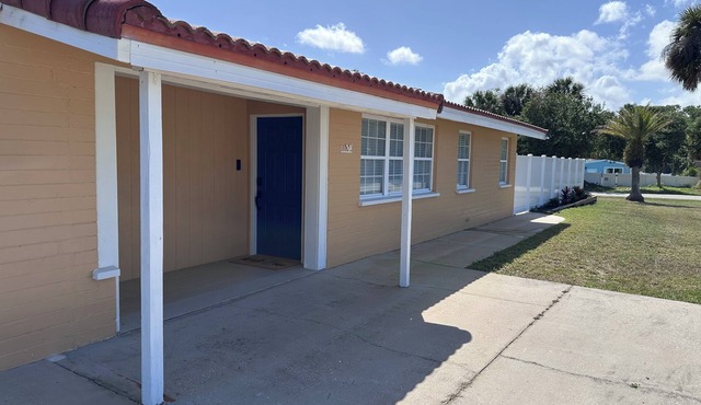 Cozy 3 Bedroom Ormond Beach Home w/Privacy Fence Near the Ocean