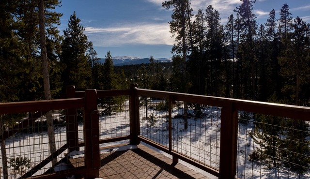 Cozy 3br/2ba Mountain Home - 15 minutes to Winter Park. Pet-Friendly!