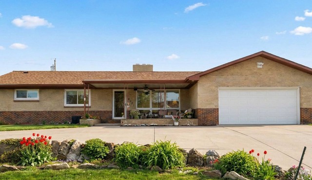 Cozy 3BR Home with BBQ Patio & Gym, Near Downtown