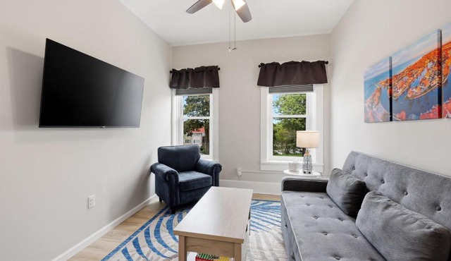 Cozy Apartment Heart of Vermilion Sleeps 4
