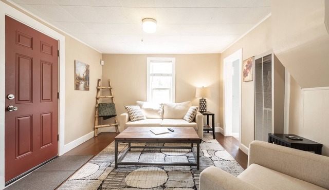 Cozy Cottage in Downtown Colorado Springs - Walk to Newest Shops and Restaurants