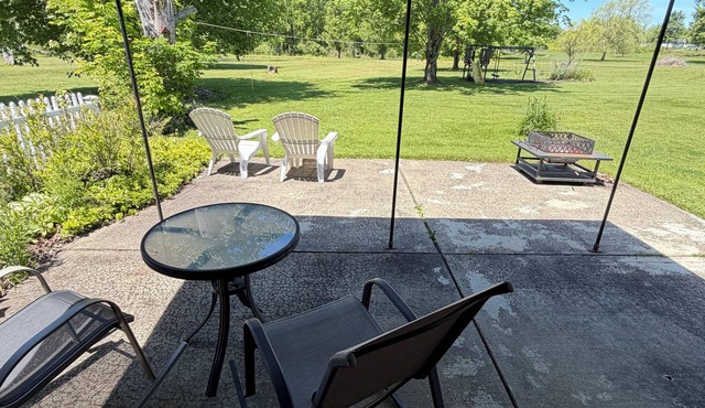Cozy Country Retreat Near SPIRE, Wineries & Ashtabula Harbor. Fisherman welcome