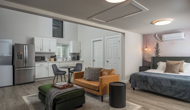 Cozy Den - Minutes to Downtown Denver and near Red Rocks