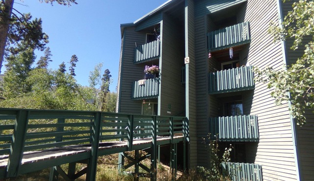 Cozy Forest Retreat | Sleeps 5 | Close to Resorts & Towns Tons of Amenities