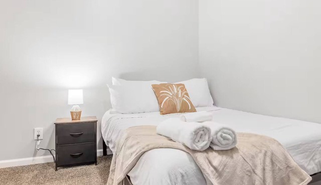 Cozy Little Italy Apt · Fast Wifi · Pet Friendly
