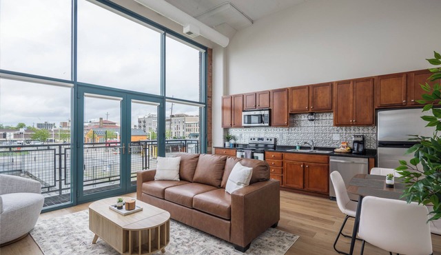 Cozy, Modern Bay Views for Six!