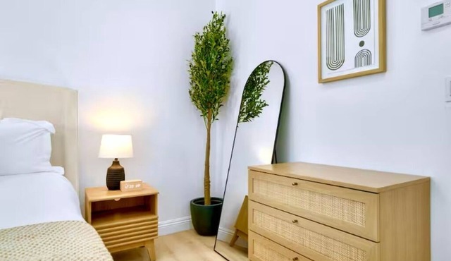 Cozy & Modern Central Home 2024