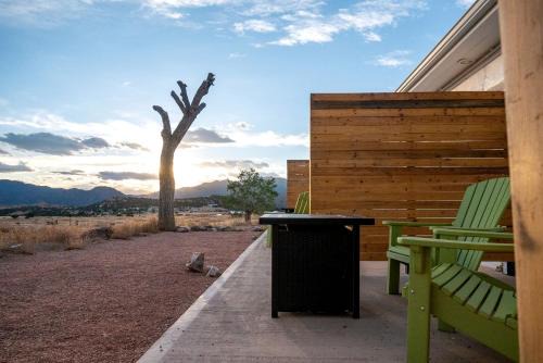 Cozy Modern Suite Rental with Gorgeous Mountain Views for a Romantic Getaway in Canon City, Colorado
