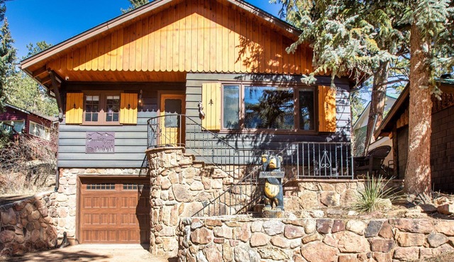 Cozy Mountain Cabin with Views – Lazy Squirrel Lodge, Green Mountain Falls, CO
