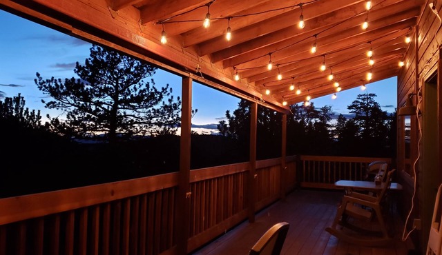 Cozy Mountainside Cabin with Stunning Sunset Views
