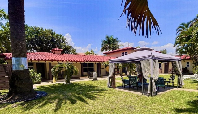 Cozy Queen Studio-1M walk to Central BEACH- RELAX in the ❤️ of Ft. Lauderdale