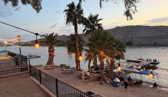 Cozy RiverFront Lookout