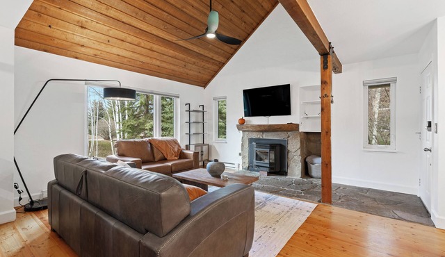 Cozy Ski Lodge minutes from Vail & Beaver Creek with Hot Tub, Pool, Gym & Tennis