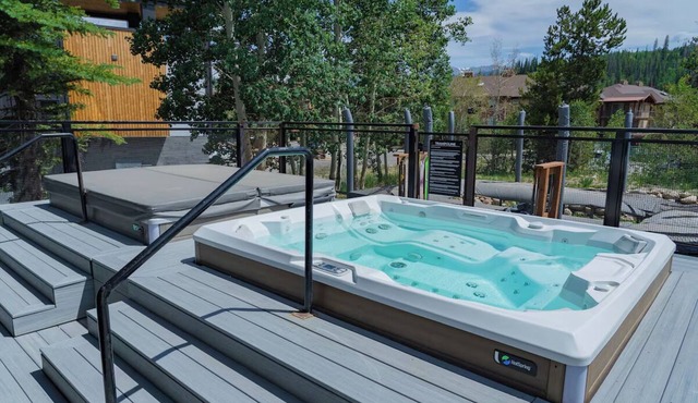 Cozy Winter Park Stay Perfect for Group Travelers | 2 Units | Hot Tubs Access