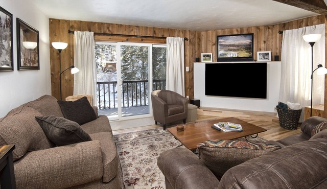 Creekside 3 Bdrm Condo on Bus line, Convenient, family friendly, Great Value