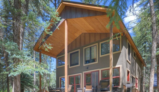 Creekside Retreat Waterfront Home 20 Minutes from Downtown Durango