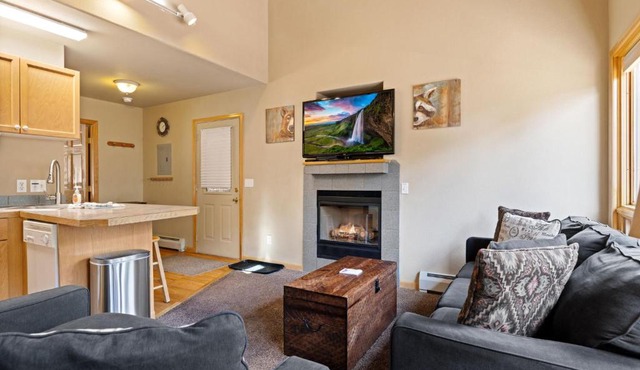 Creekside Suites 04 by Estes Park Condos