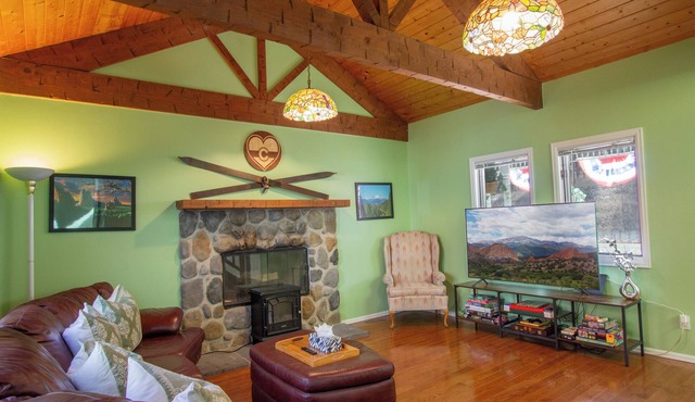 Creekside Colorado Retreat - Family Friendly