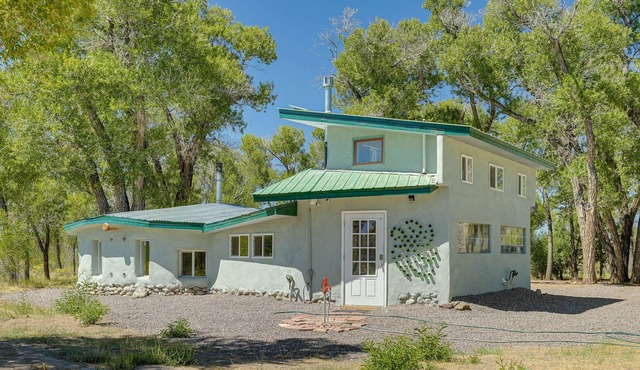 Crestone Whimsy - Bohemian Mountain Retreat!