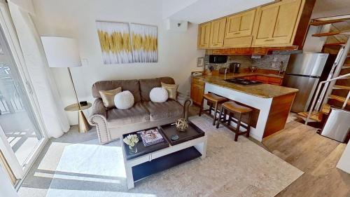 Crestwood 1211 Standard Studio Loft