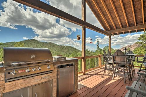 Cripple Creek Mountain Getaway w/Hot Tub & Views!
