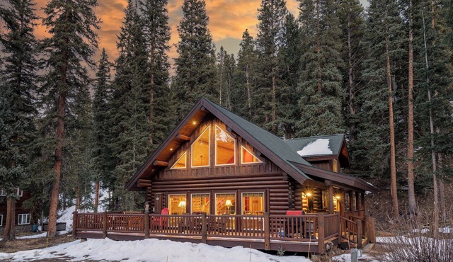 Custom Log Home in quiet Blue River 7 minutes from downtown Breckenridge