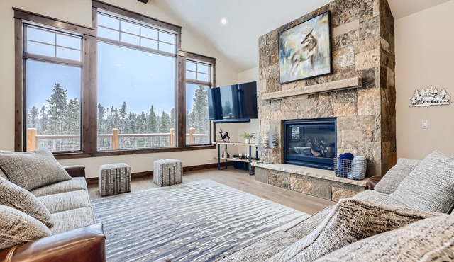 Deere Retreat Home: Hot Tub, Stylish