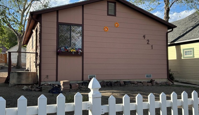Delightful 2 bedroom home in walking distance to downtown, Arkansas River, etc