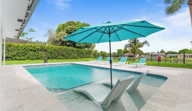 Delray Beach Pool/Spa/Putting Green. Minutes to Beach and Atlantic Ave.