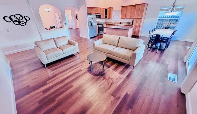 Desert Glow Residence✨🌵20 Min to USA Pkwy|4Bedrooms|2Baths|Sleeps13