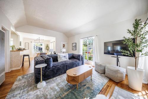 Designer 2-Bedroom Home in Culver City - 20 Mins to LAX Airport