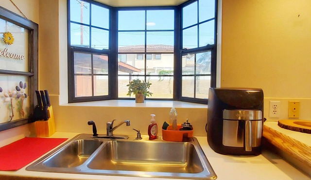 Disney&Socal Beaches, MidwayCity With 3 beds and 2 baths