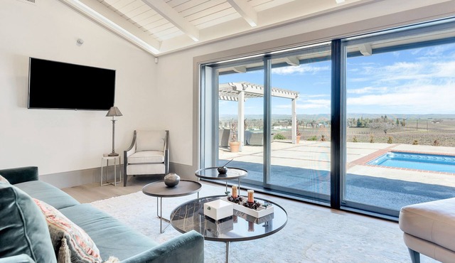 Dog-friendly Devi Vineyard home with pool, W/D & central AC