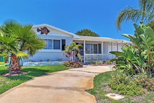 Dog-Friendly Ormond Beach Bungalow w/Patio!