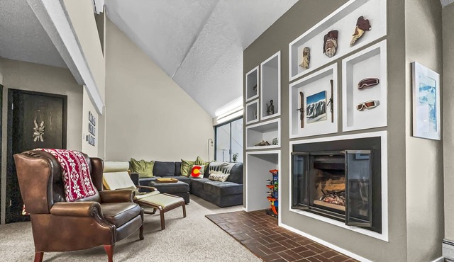 Dog Friendly, Spacious Condo, Great Views, Large Deck, East Village, WH405